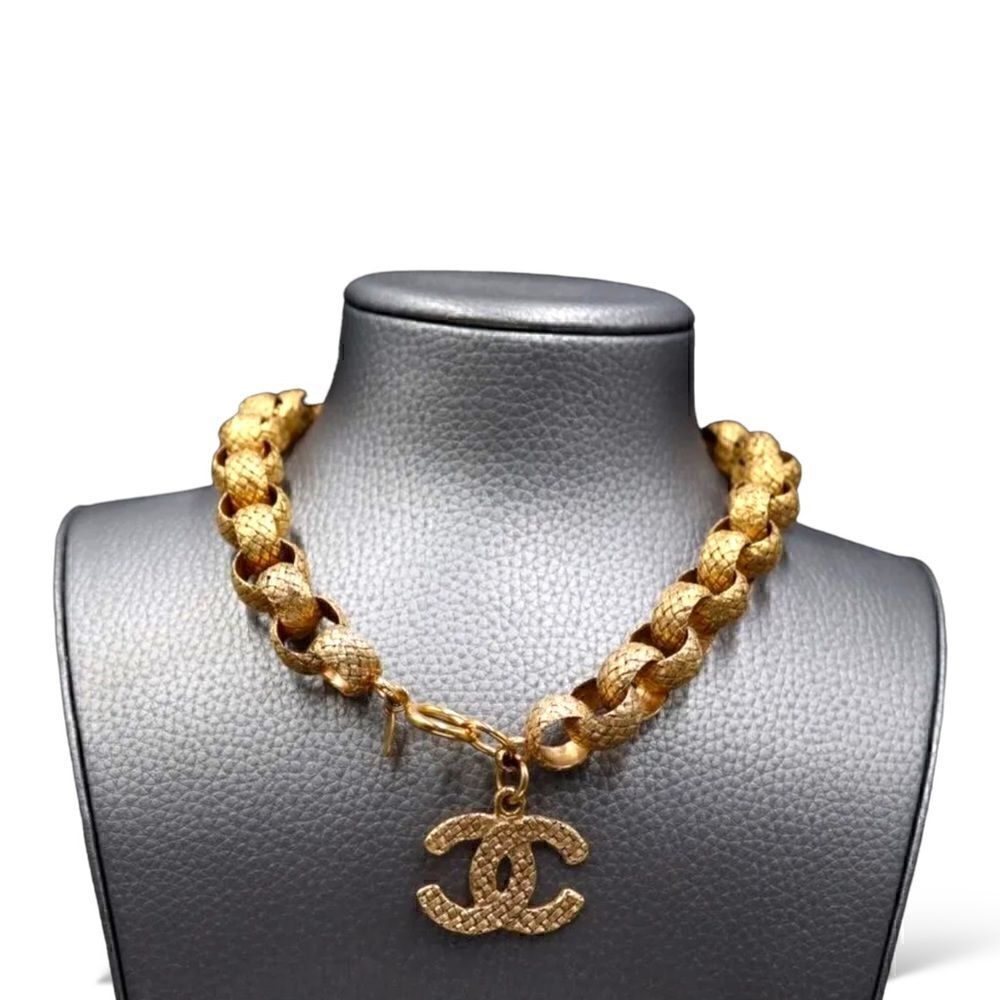Vintage CHANEL Gold-Tone Woven Rope Chain-Link Necklace & Large "CC" Pendant